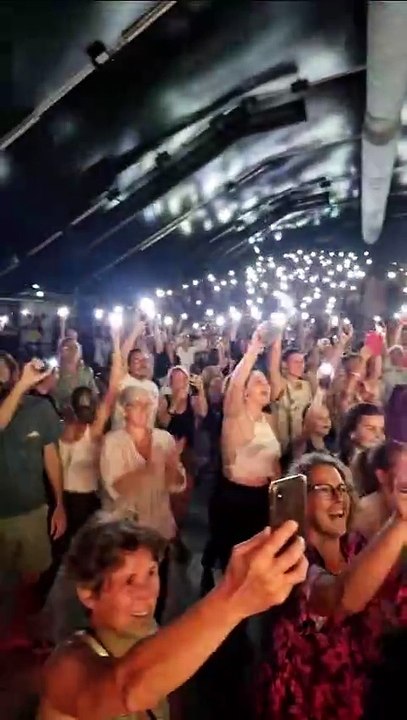 Le secret de la longévité de Patrick Bruel : faire rajeunir son public pendant quelques heures. Un retour dans les années 90