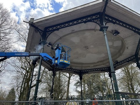 Sablage glacial pour le kiosque communal du parc Brassens à Tournai