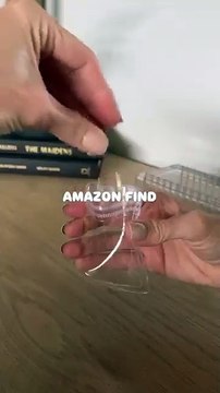 Jumix Acrylic Jewelry Box Organizer, Clear Jewelry Organizer and Storage with 20 Portable Anti Tarnish Jewelry bags, Travel Jewelry Case for Rings/Earrings/Necklaces Gift for Women Girls (Clear)