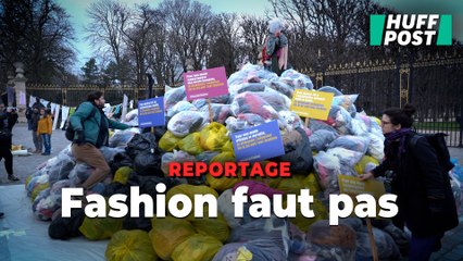 Pour montrer le problème de la fast fashion, ces associations ont eu une idée encombrante