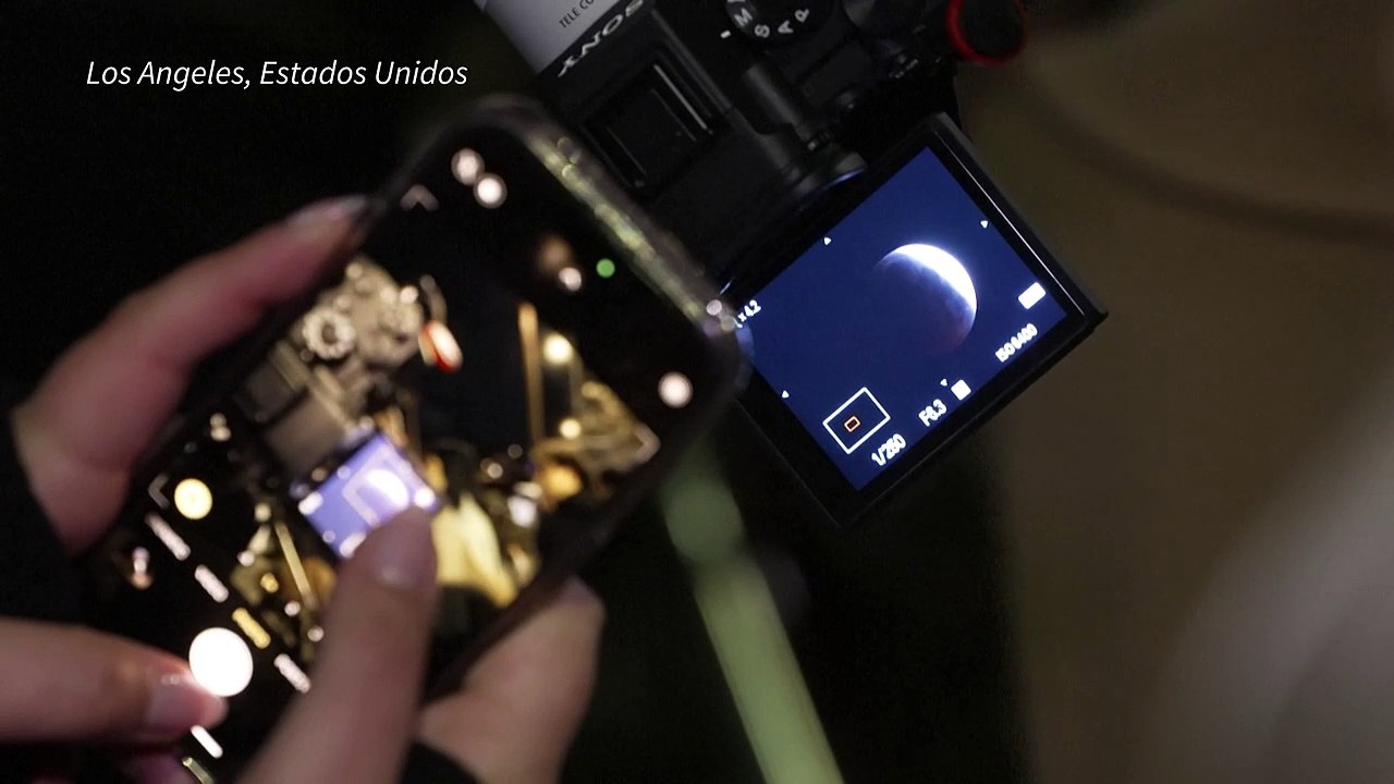 Eclipse total da Lua admirado em diversos continentes