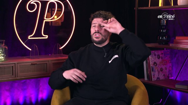 Redouane Bougheraba explique pourquoi il a quitté la France et vit à Londres avec sa femme Jennifer et leurs deux filles. En privé avec , format original de Webedia