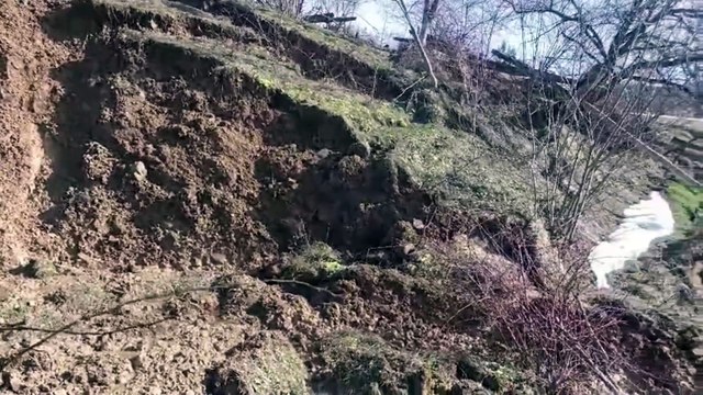 Sinop’ta heyelan nedeniyle köy yolu ulaşıma kapandı