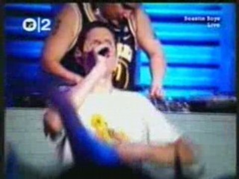 Beastie Boys - Intergalactic (live Vegas)