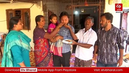 YUVA : అమ్మనాన్నల కష్టానికి ప్రభుత్వ ఉద్యోగమే పరిష్కారం అనుకున్నాడు - గ్రూప్‌-2 ఆఫీసర్‌ అయ్యాడు