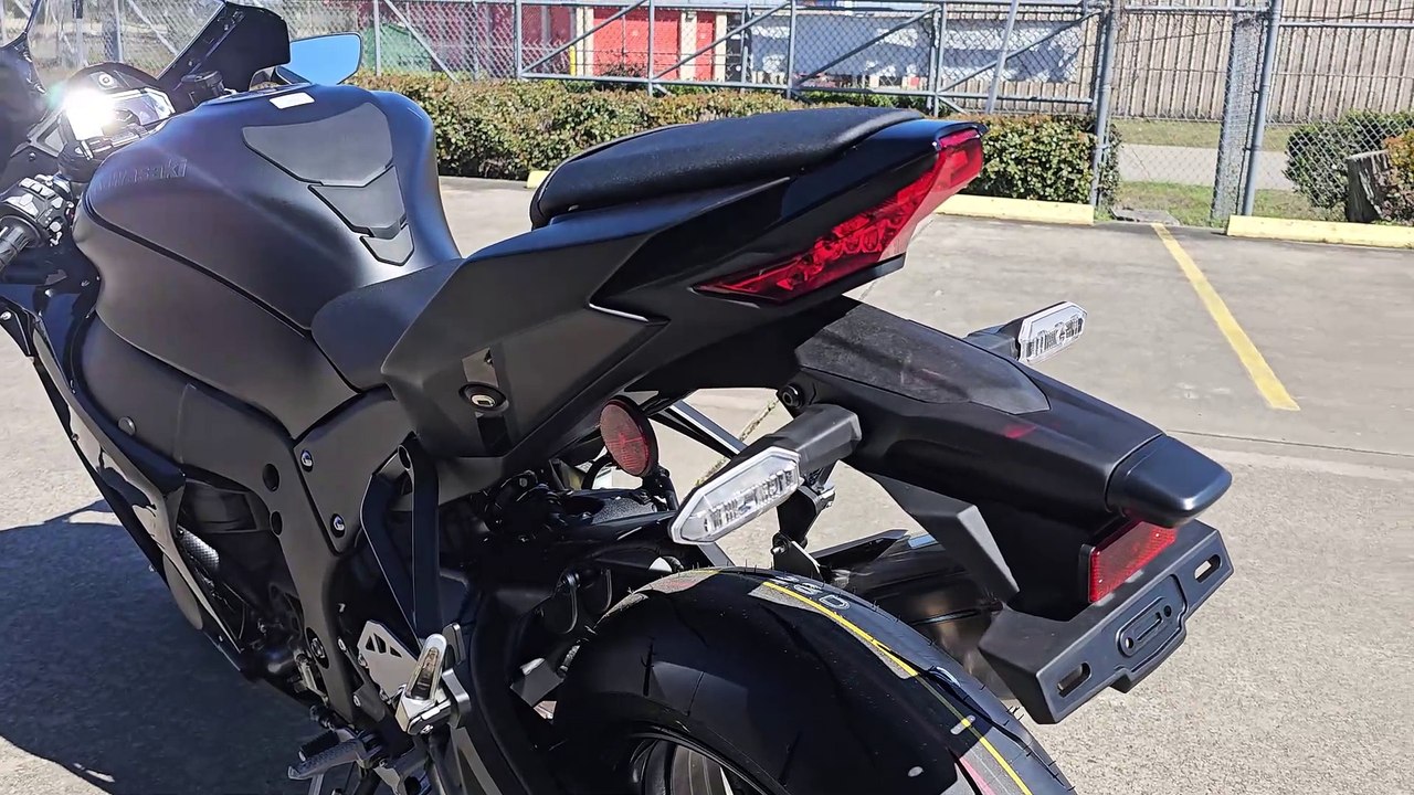 2025 KAWASAKI ZX-10R BLACK WALK-AROUND