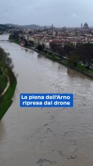 Firenze, la piena dell'Arno ripresa dal drone