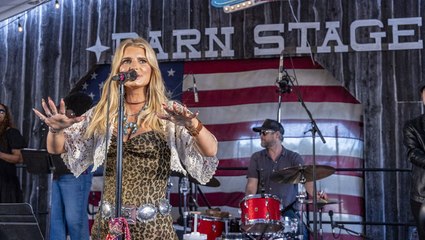 Jessica Simpson returns to stage for first time in 15 years, debuts new song