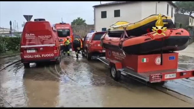 Maltempo Toscana, i soccorsi per gli allagamenti a Sesto Fiorentino