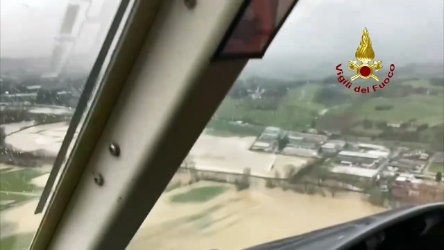 Maltempo, bomba d'acqua a Firenze: esonda il torrente Rimaggio