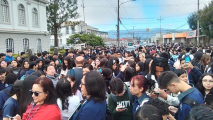 ext-directora-de-colegio-san-luis-gonzaga-escoltada-tras-manifestacion-de-estudiantes-140325