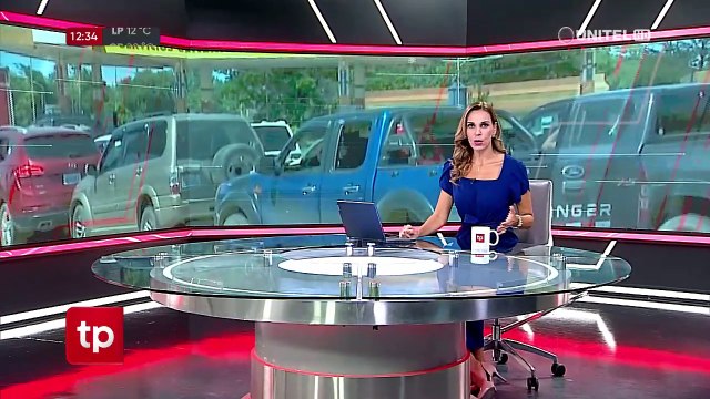 Con almohadas, colchas y alimentos, la población se ‘arma’ con lo que puede para esperar las largas filas por combustible