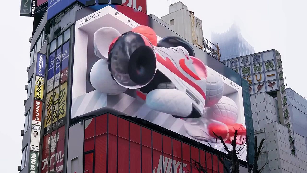 En Japón, las vallas publicitarias son un espectáculo en sí mismas, y esta no es la excepción