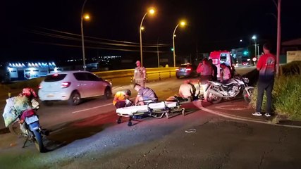 Motos colidem na Avenida Rocha Pombo; jovem é levado ao HUOP