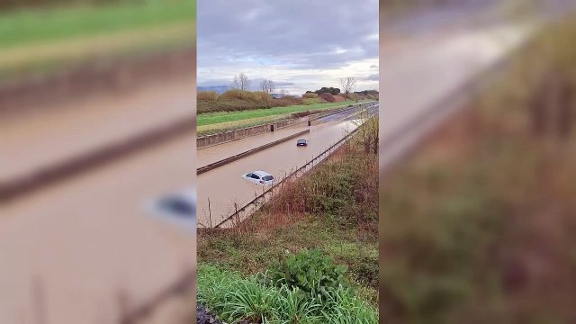 Maltempo in Toscana, la Fi-Pi-Li è sommersa dall'acqua: auto rimaste intrappolate