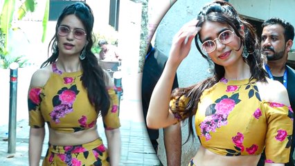 Housefull 5 Girl Soundarya Sharma Gets Clicked Playing HOLI In Her Fabulous Floral Avatar!