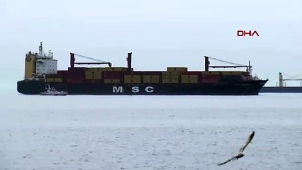 İstanbul'da dev kargo gemisi karaya oturdu