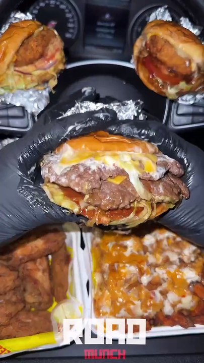 Follow for more ASMR videos🌮🍟 Credits: @roadmunch #mukbang #asmr #fastfood #asmreating
