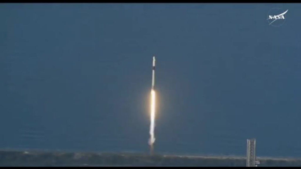 Il lancio della missione Space X per recuperare astronauti sull'Iss