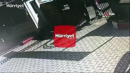 Mezarlıkta yaptıkları paylaşımla tepki çeken kızlar, mezarlığa farklı kıyafetlerle girmişler