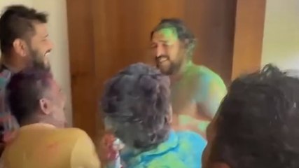 Sachin  ने Yuvraj के साथ खेली होली