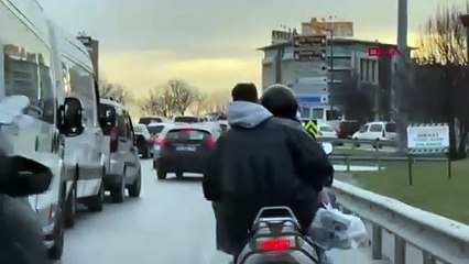 Trafikte maganda terörü! Tartıştığı sürücüyü darbedip aracının aynasını kırdı