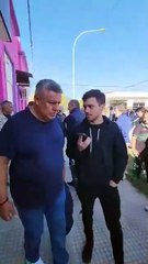 El Chiqui Tapia llegó a Bahía con donaciones y maquinaria de limpieza