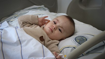 8 aylık bebeğin sürekli ağlamasının nedeni böbrek taşı çıktı!