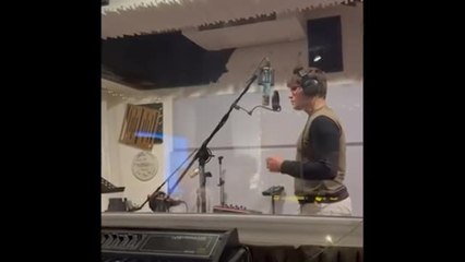 Il coro dei maturi, il liceale che canta l'esame ai suoi colleghi