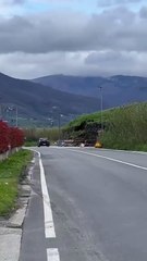 Montale, il crollo del muro ripreso in diretta