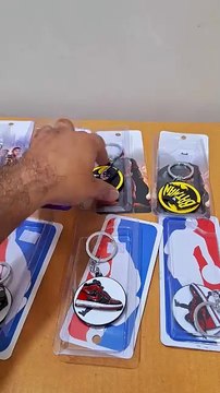 🦇 Batman 360° Rotating Metal Keychain | High-Quality Superhero Collectible!