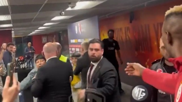 Osimhen cuore d'oro: il fan si dispera, lui richiama la security