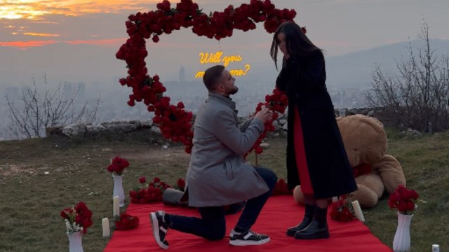 Boy surprises his sweetheart with a heartfelt wedding proposal in Sarajevo