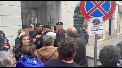 Ue, stop accessi a piazza del Popolo: "Non c'è più capienza"