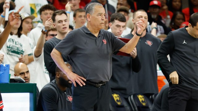 Houston vs. Arizona: Who Wins in Tight Defensive Clash?