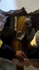 Ahmedabad: इमारत की लिफ्ट में फंसी 10 महिलाएं, दीवार तोड़ निकाला