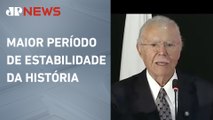 José Sarney faz discurso defendendo a democracia