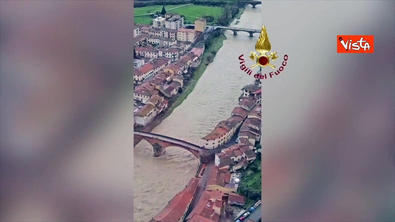 Maltempo Toscana, le immagini di Firenze dall'alto con l'elicottero dei Vigili del fuoco