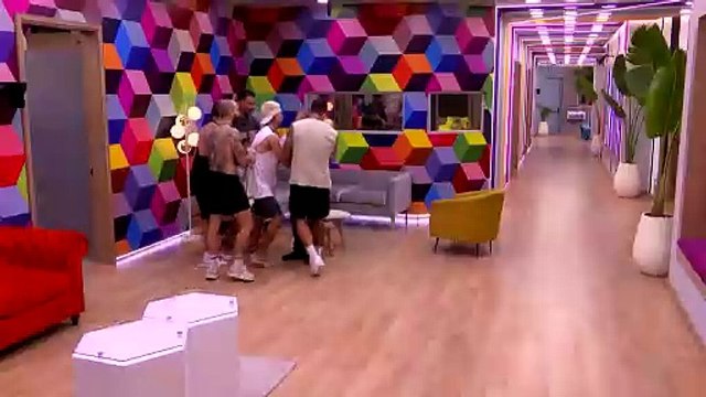 Alerta CAUTIVÓ con sus múltiples personajes | La casa de los famosos Colombia