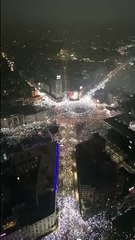 Sırbistan’da tren istasyonundaki faciaya tepkiler sürüyor: Öğrenciler Belgrad'ı aydınlattı