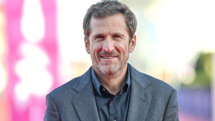GALA VIDEO - Guillaume Canet : découvrez son luxueux van aménagé, un véhicule de rêve pour des escapades en famille !