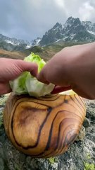 Je me cuisine un sandwich dans la nature c’est trop bon