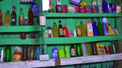 Ladrona Vendia en su colmado cosas con gusanos podridas y da adas    LA SOCIA 15