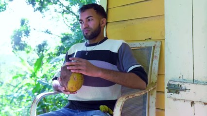vendia agua del rio y decia que era de coco   LOS SOCIOS SOY