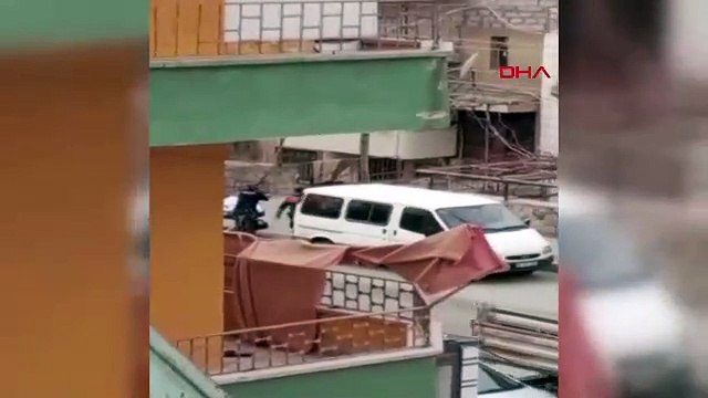 İhbara giden polislere keser ve bıçaklı saldırı! Ayağından vurularak yakalandı