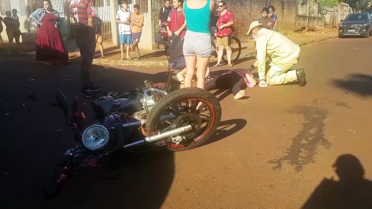 Motociclista sofre ferimentos na cabeça ao se envolver em acidente com Strada no bairro Interlagos