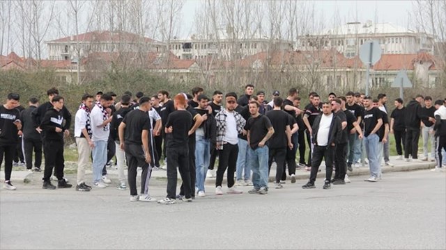 Bu kadarı da pes artık dedirtti! U-14 maçında döner bıçaklı, satırlı kavga