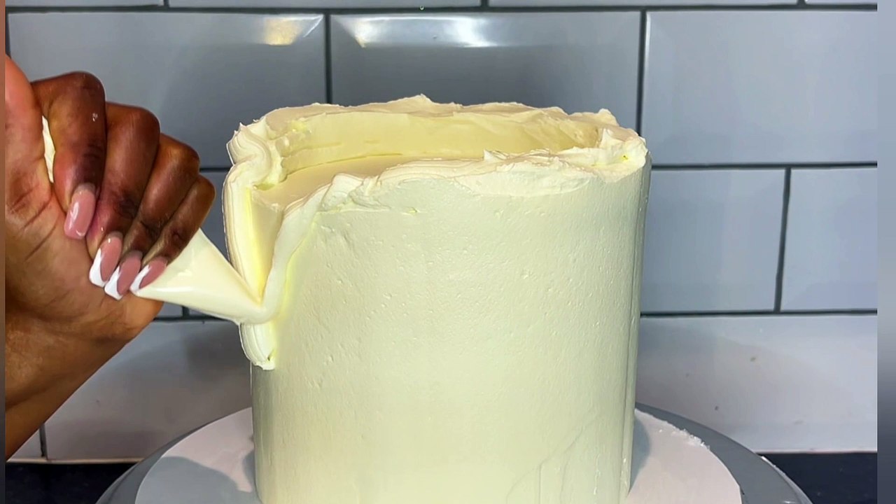 Melting candle cake