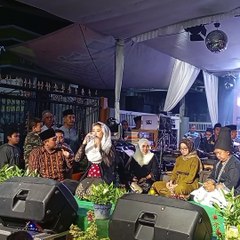 emak" sampe ngompol jo klitik niken salindri di pengajian gus gendeng