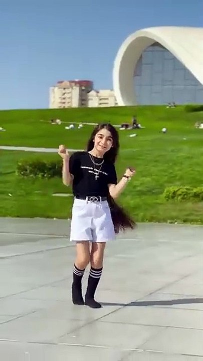 Bu_Şirin_Qiz_Yeni_Trendi_Gəltirdi_😍(360p)